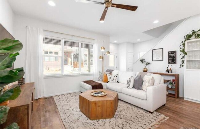 Foto del edificio - Beautiful 4 bedroom 3.5 bathroom home