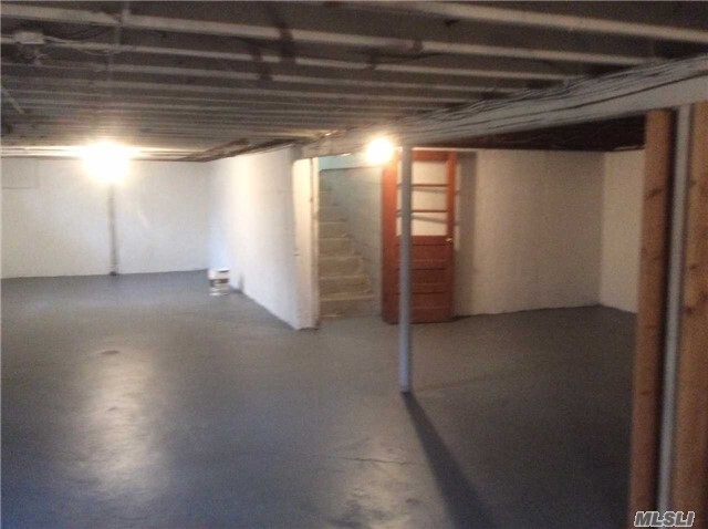 Building Photo - 131 Hickory St