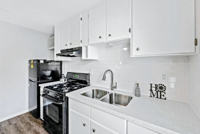 Foto del edificio - 12918 Peggys Ln