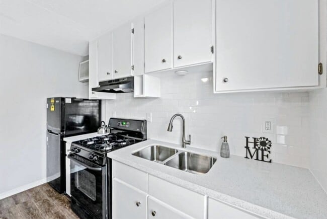 Building Photo - 12918 Peggys Ln