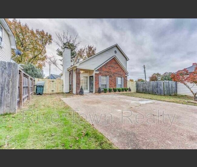 Building Photo - 7035 Laura Cir S