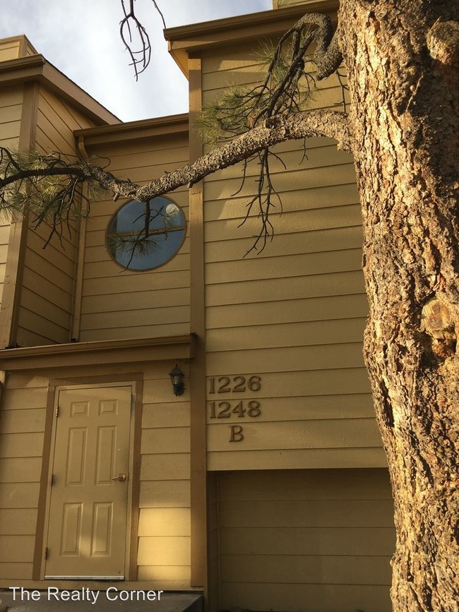 Building Photo - 1240 Firefly Cir