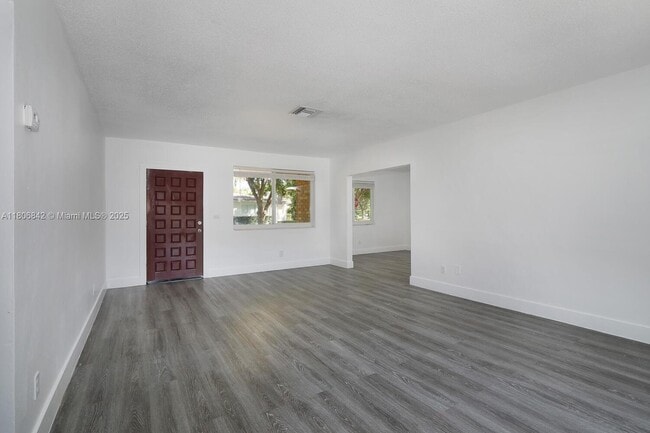 Building Photo - 900 Benevento Ave