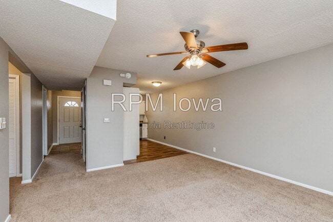 Building Photo - 2079 NW Hickory Ln