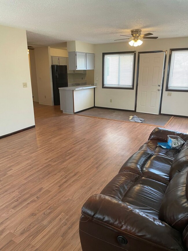 Foto del edificio - Spacious 4 bed 1.5 Bath Ranch-Style Home i...