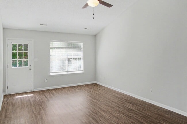 Building Photo - Beautifully Updated Ranch Home