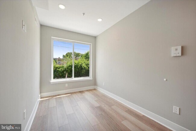 Building Photo - 1513 W Seybert St