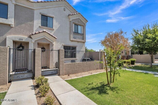 Foto del edificio - 5225 E Enid Ave