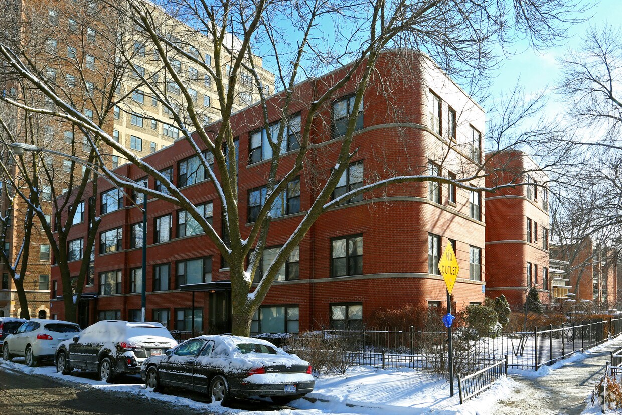 Building Photo - 7425 N Sheridan Rd