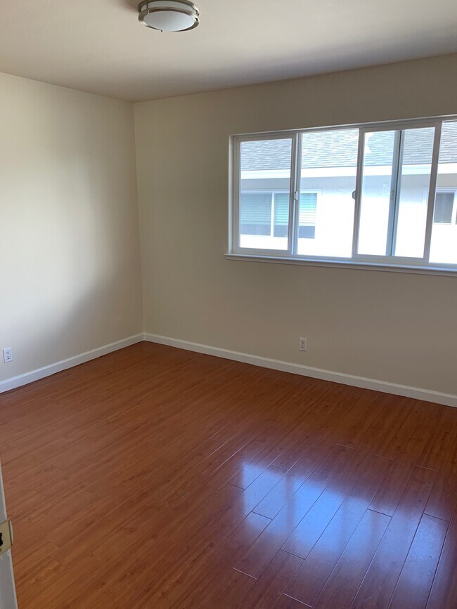 Building Photo - 1117 Oakmont Dr