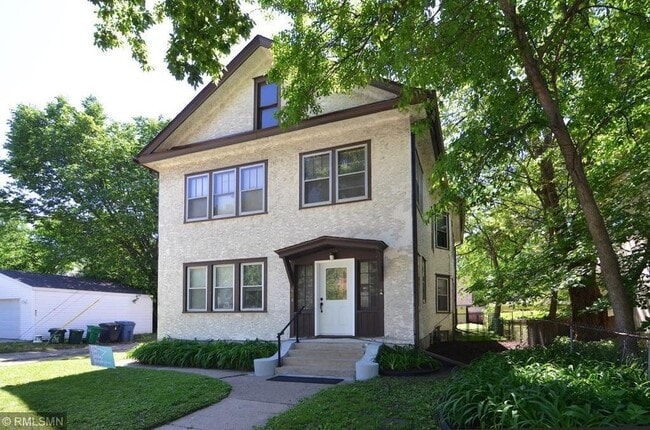 Front Entry - 614 5th St NE