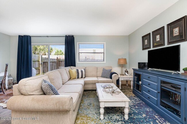 Foto del edificio - 8305 Rosalind Ave