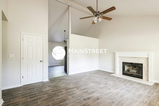 Building Photo - 3 Bedroom Pet-Friendly Home in LOUISVILLE,...