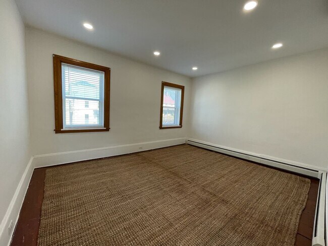 Foto del edificio - 22 S Main St