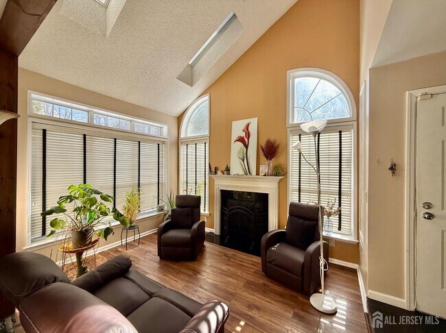 Building Photo - 3103 Commons at Kingswood Dr