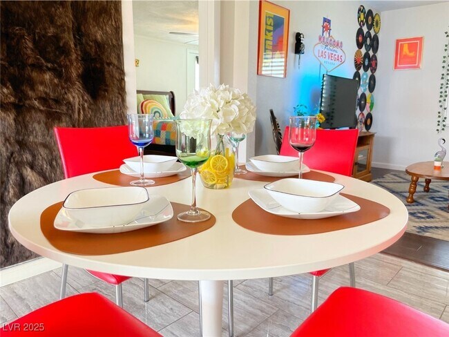 Foto del edificio - 1932 Hassett Ave