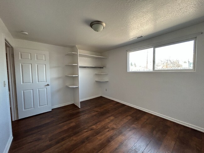 Foto del edificio - 824 W Custer St