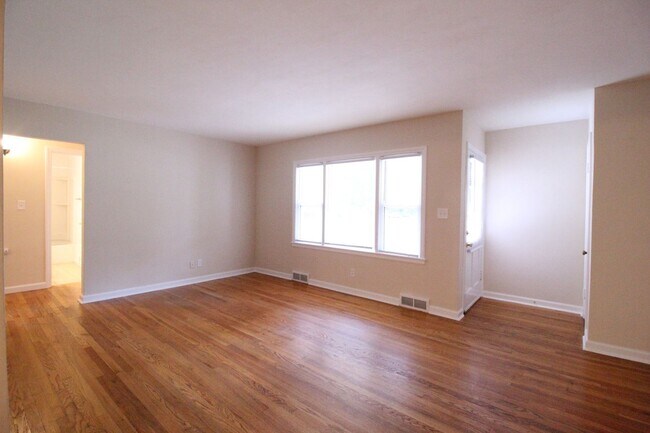 Foto del edificio - 3 Bedroom 1 Bath Home In Mission Kansas
