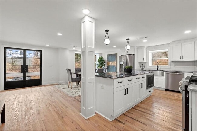 Foto del edificio - 1552 N Ellington St SE