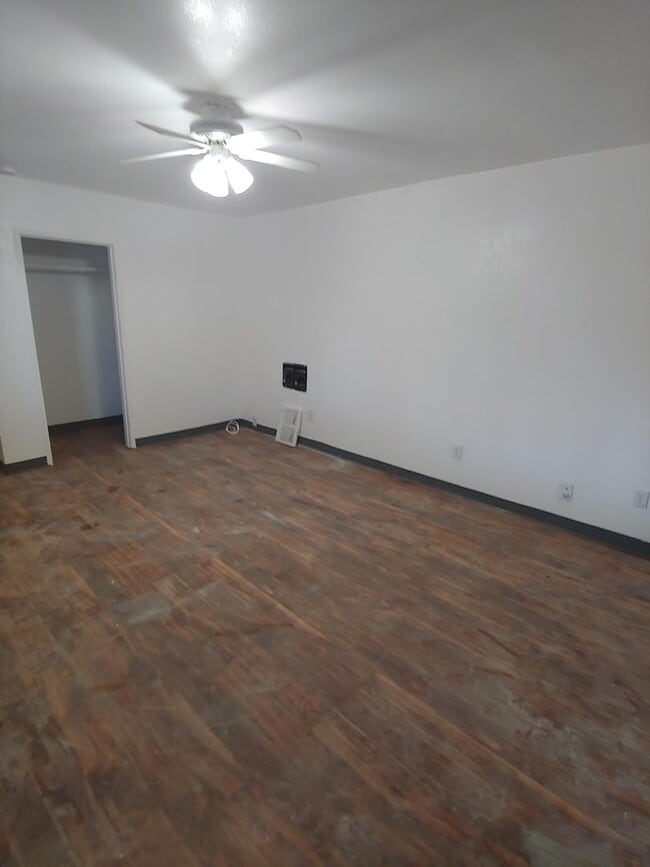 Building Photo - 2 Bedroom 1 Bath- House