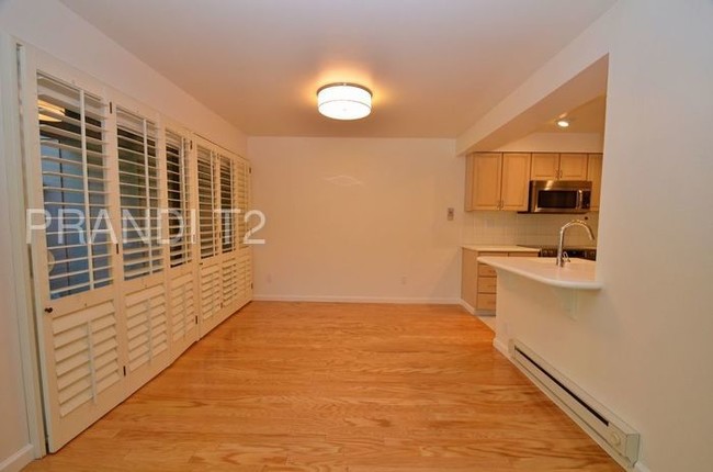 Foto del edificio - Bright and Spacious condo in Pacheco Valley