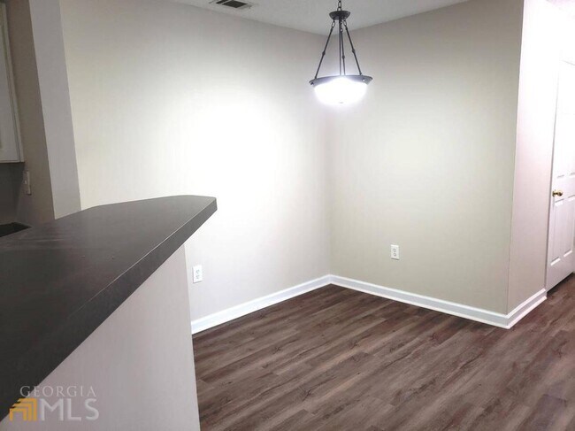 Building Photo - 3101 Primrose Path