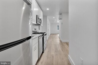 Building Photo - 1353 Nicholson St NW