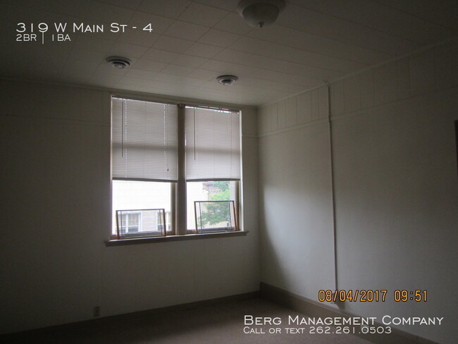 Building Photo - Downtown Living Two Bedroom