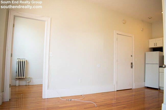 Building Photo - 485 E Broadway