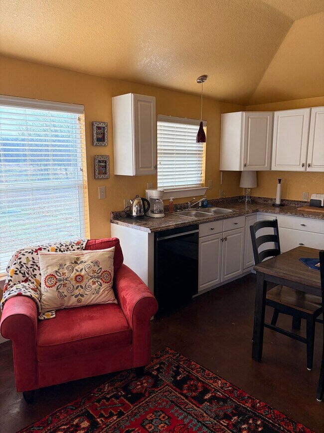 Building Photo - 6950 Dove Creek Dr