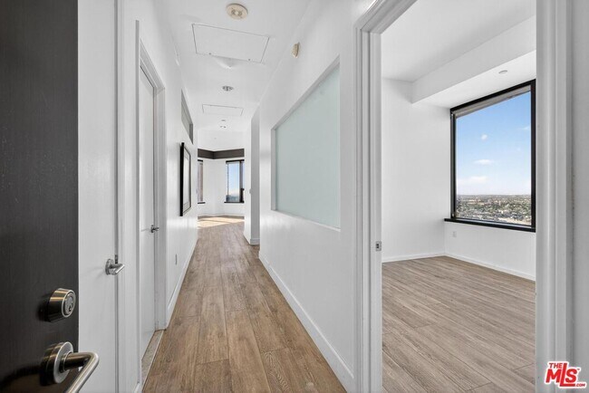 Foto del edificio - 1100 Wilshire Blvd