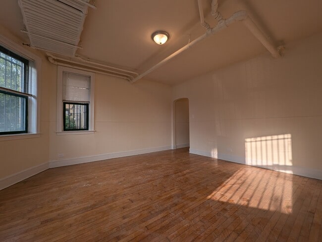 Building Photo - 2330 N Spaulding Ave