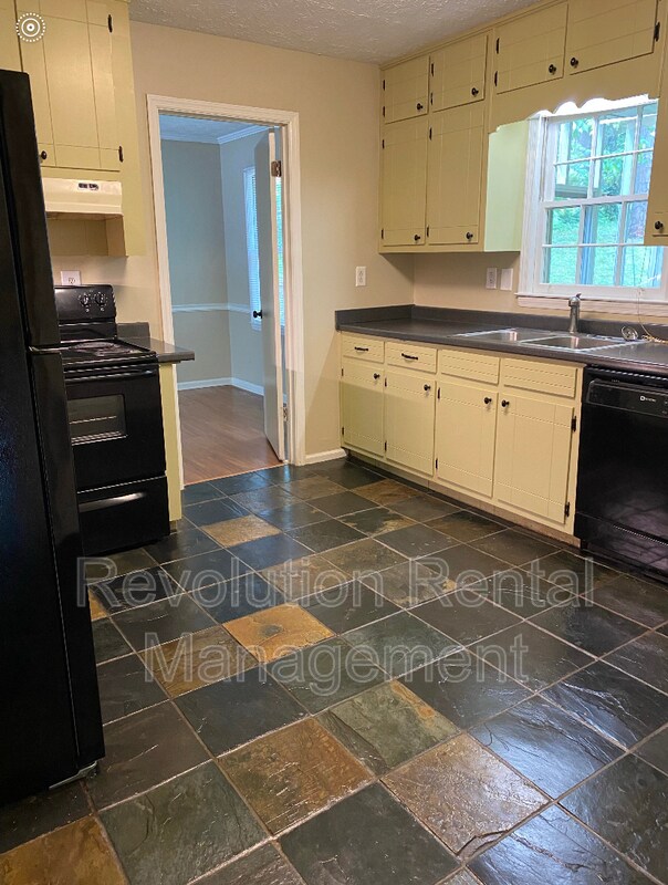 Foto del edificio - 4321 Five Forks Trickum Rd SW