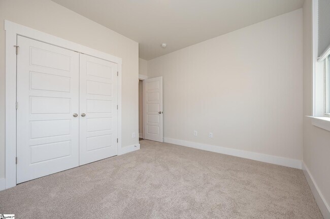 Building Photo - 140 Laurel Oak Dr