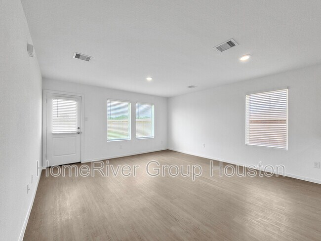 Building Photo - 112 Nicholas Rd
