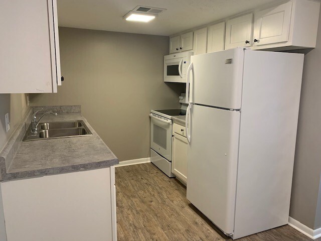 Photo - 38th Place Apartments