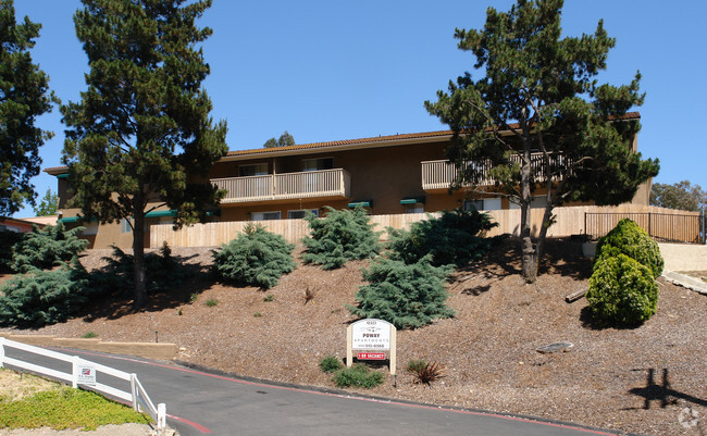 Foto del edificio - Poway Apartments