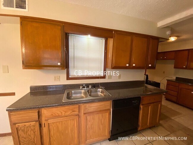 Foto del edificio - 1491 E Holmes Rd