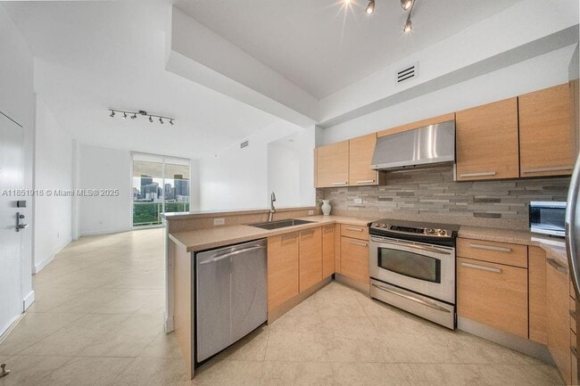 Foto del edificio - 2525 SW 3rd Ave