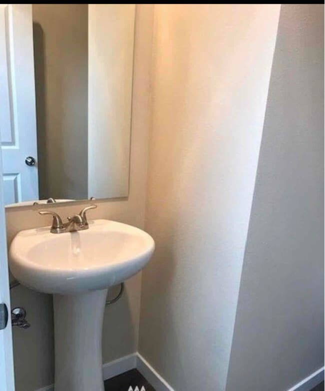 Building Photo - 1903 Ahlers Ave