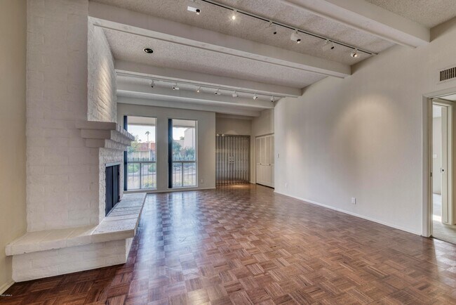 Foto del edificio - 7145 E McDonald Dr