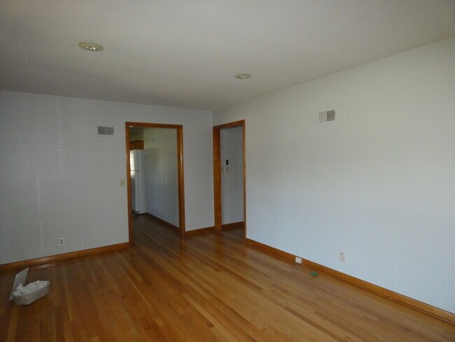 Building Photo - 2401 NE Vivion Rd