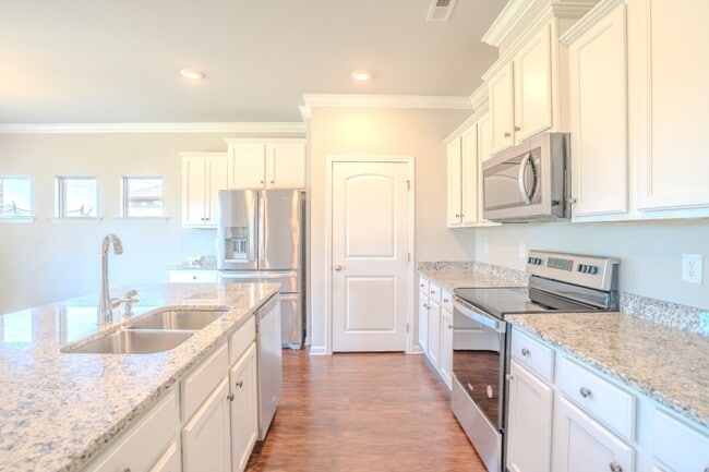 Building Photo - 14145 Lannister Ln