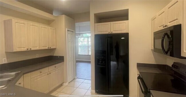 Building Photo - 4833 SW 25th Ct