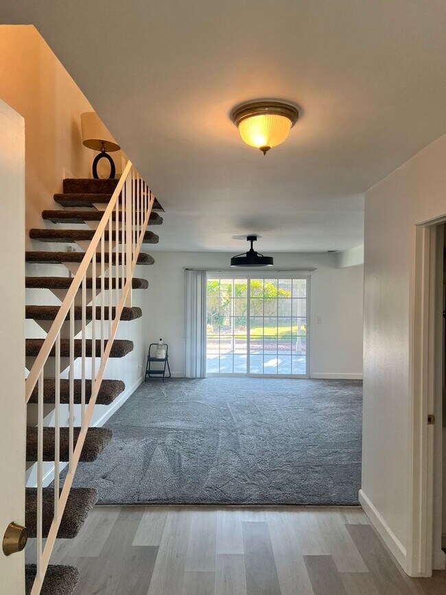 Foto del edificio - Spacious 2-Story House in Whittier