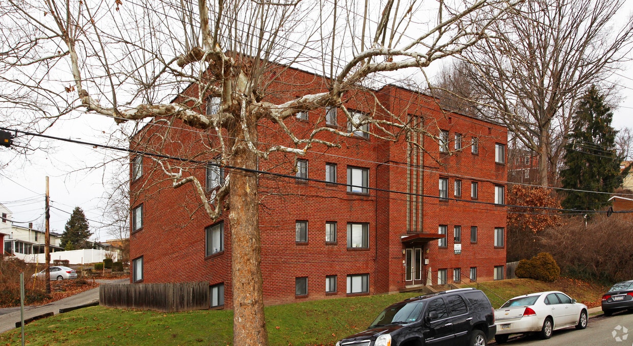Primary Photo - 560 Allenby Ave