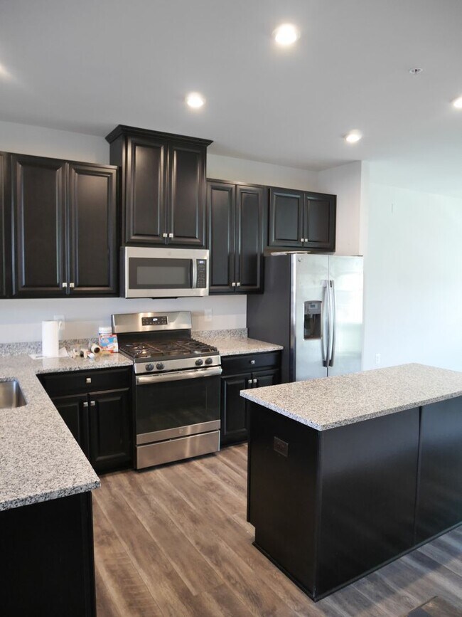 Foto del edificio - Stunning Luxury 3-Bedroom Townhouse for Re...