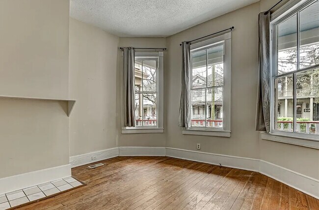 Foto del edificio - 520 E Waldburg St