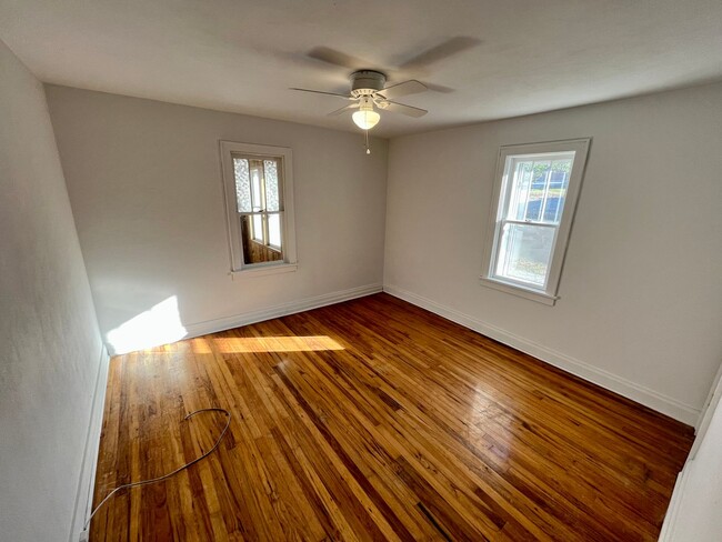 Building Photo - Available Now! - 2 Bedroom; 1 Bathroom Hom...