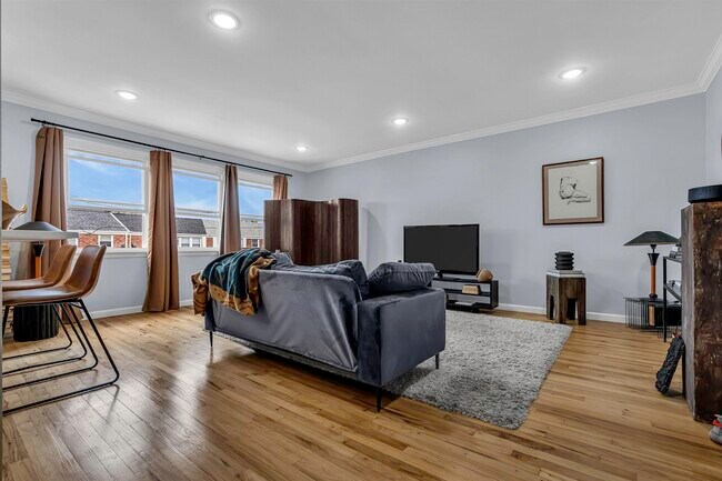 Foto del edificio - 70 Sycamore Rd